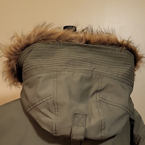 Men's Green Jacket with Fur Hood - Picture 7 of 10